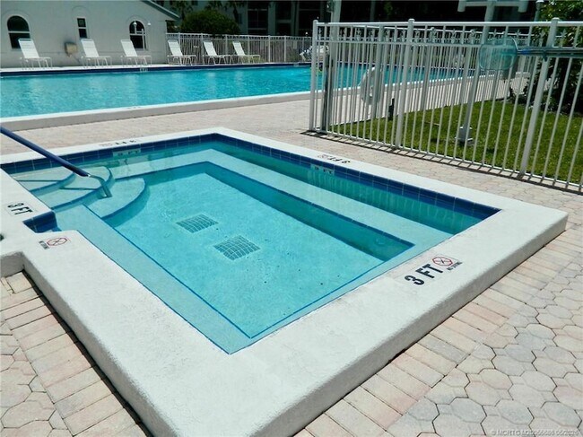 Building Photo - 2506 SE Anchorage Cove