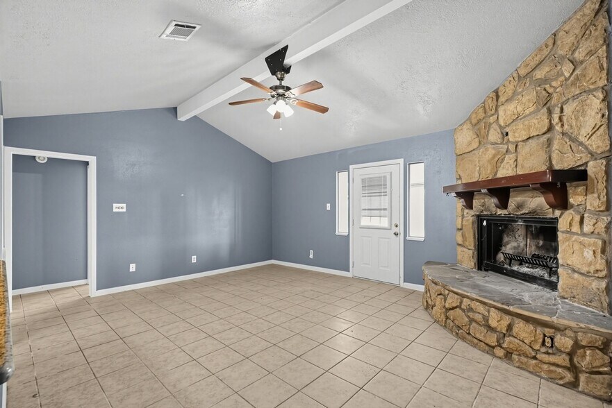 Building Photo - 1901 Fairfield Ct N