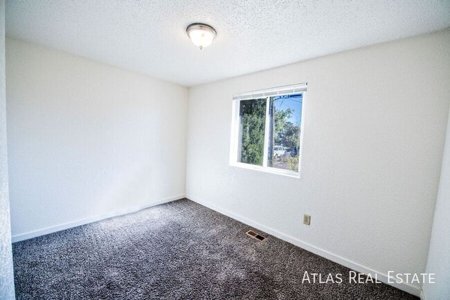 Building Photo - 2001 W Caspian Pl