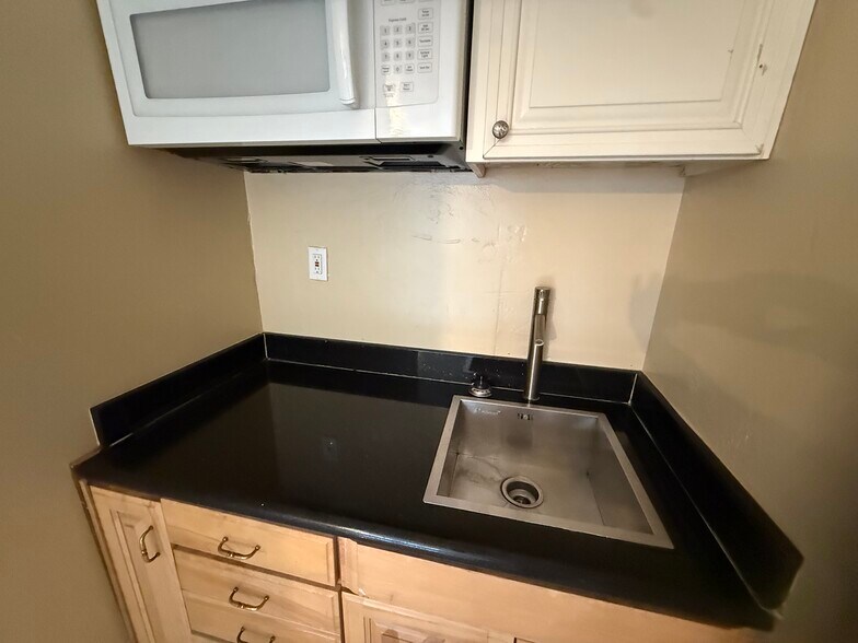 Building Photo - 4951 Campanile Dr