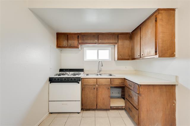 Building Photo - 506 N Elm St