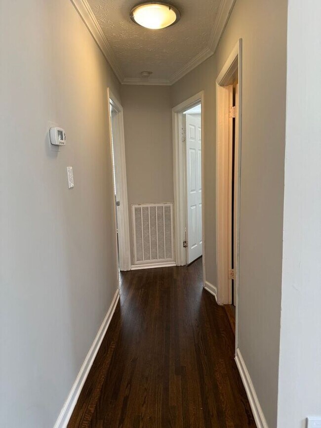 Building Photo - FOR RENT - 3 Bed 2 Bath House in South Nash - Pet Friendly