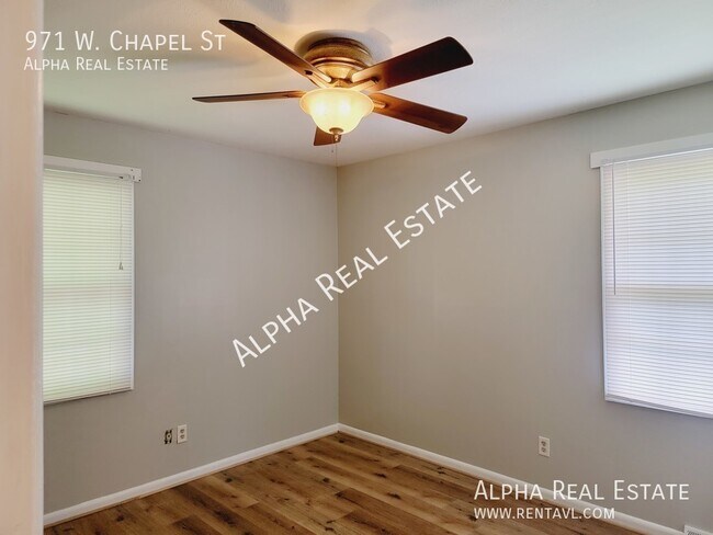 Building Photo - Pet friendly home with level fenced back y...