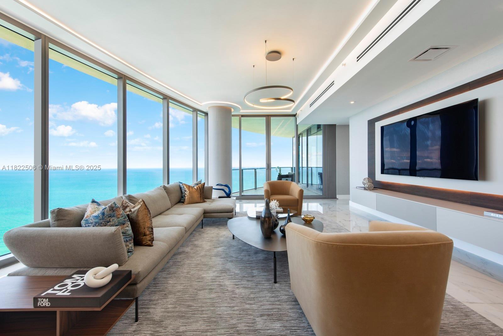 Building Photo - 15701 Collins Ave