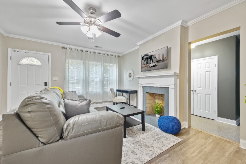 Building Photo - 825 Erin Ave SW