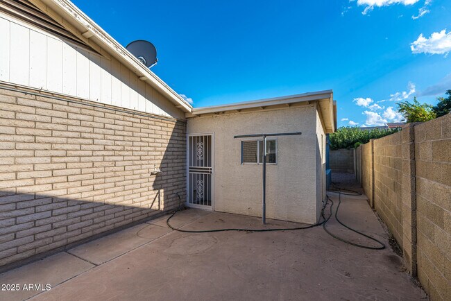 Building Photo - 4541 E Pershing Ave