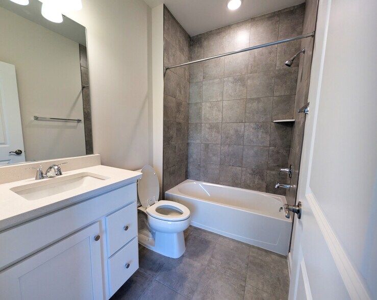 Building Photo - 6119 Northwest Dr