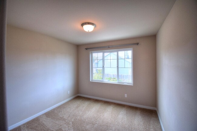 Building Photo - 5207 51st Way SE