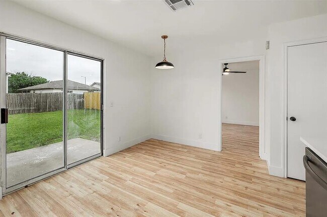 Building Photo - 16816 Jaron Dr