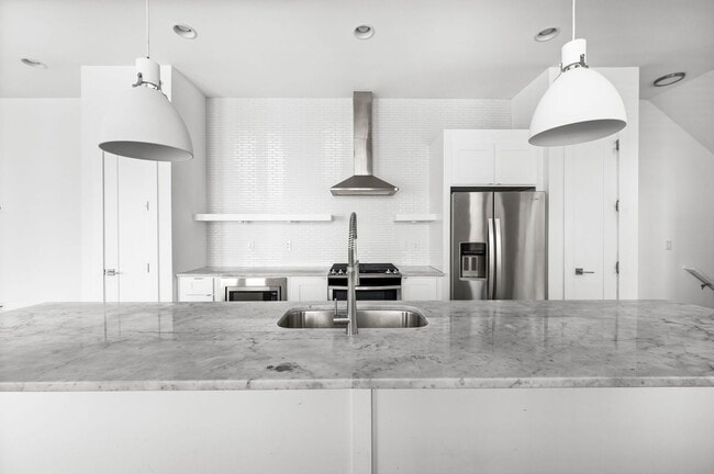 Building Photo - Modern 3BR/3.5BA home in Sylvan Summit, just minutes from downtown!