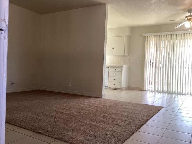 Building Photo - 4424-4426 E Dakota Ave