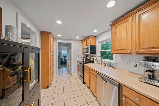 Building Photo - 83 Forbes Hill Rd