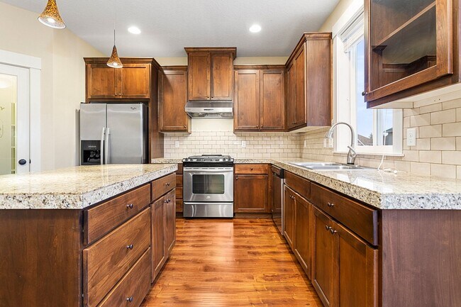 Building Photo - Excellent Condition Three Bedroom + Office, Fenced Backyard, Central AC
