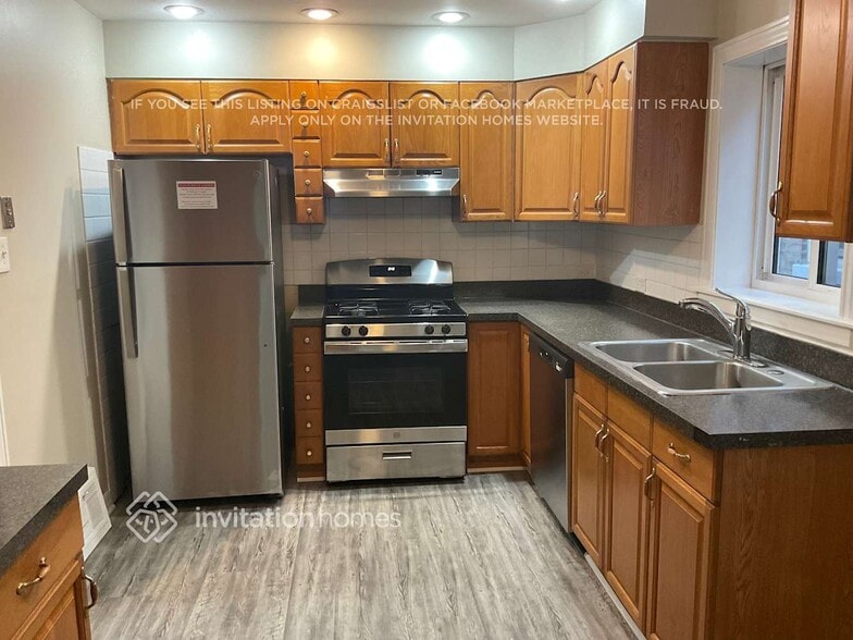 Building Photo - 5431 S Natoma Ave