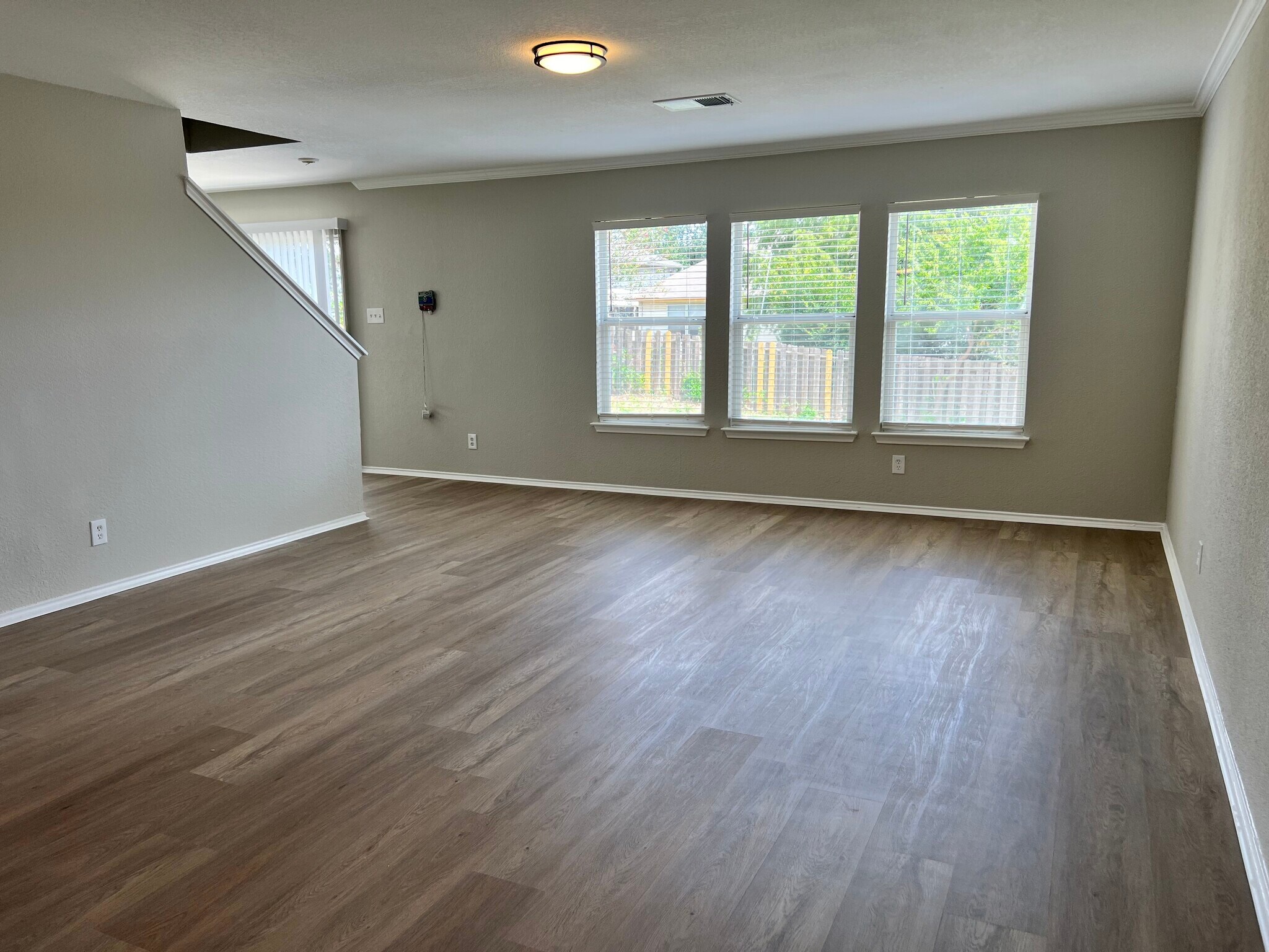 Building Photo - 6814 Knights