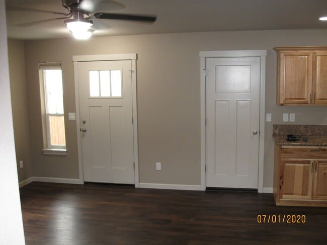 Building Photo - Must See 3 Bedroom with Fenced Yard!