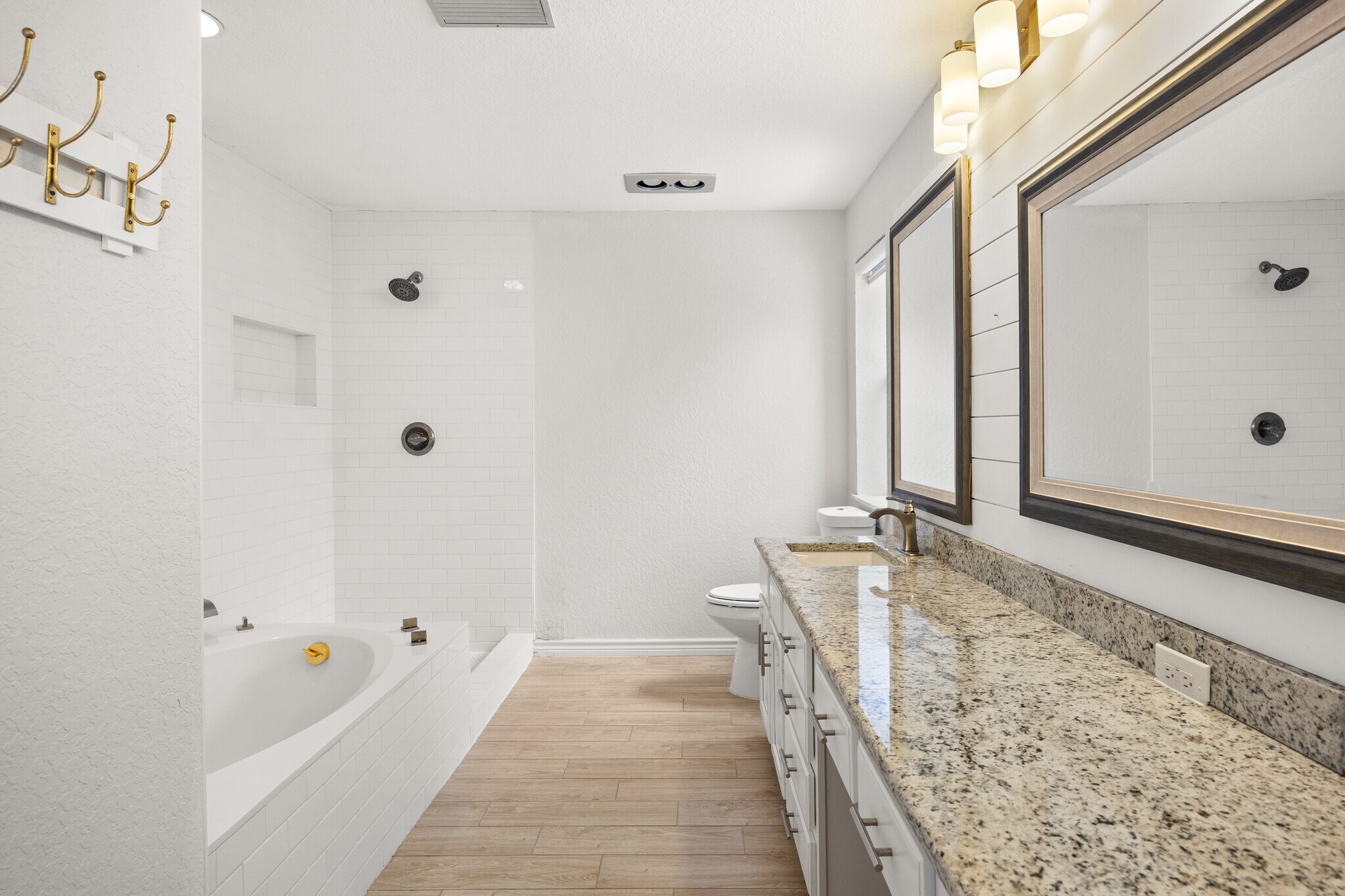 Primary bath - 8103 N New Braunfels Ave #5