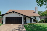 Building Photo - 2027 Lucerne Cir