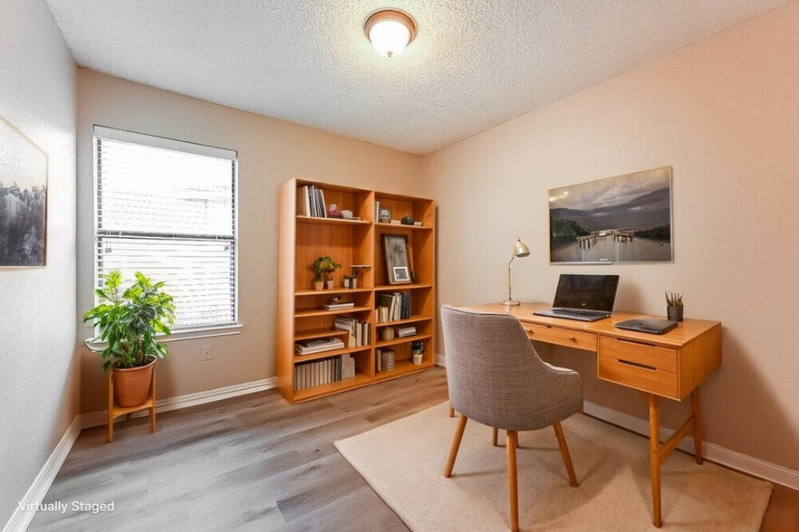 Building Photo - 1411 Sandalwood Dr