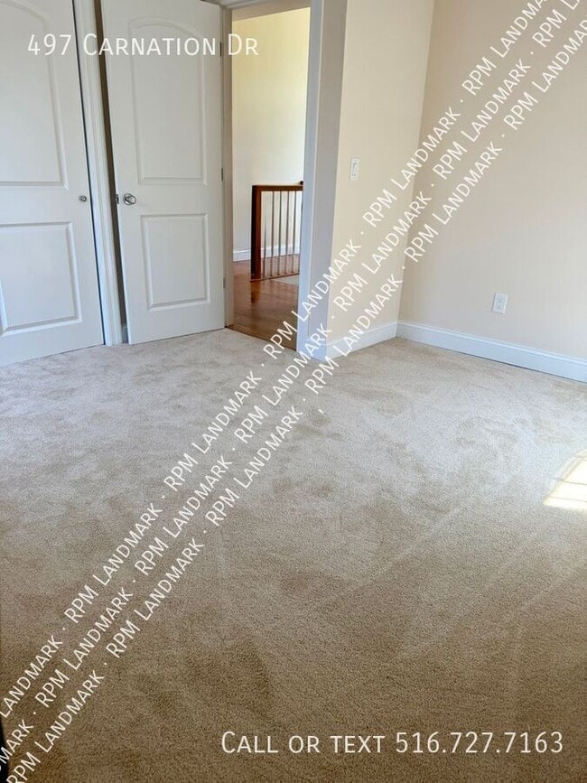 Building Photo - 497 Carnation Dr