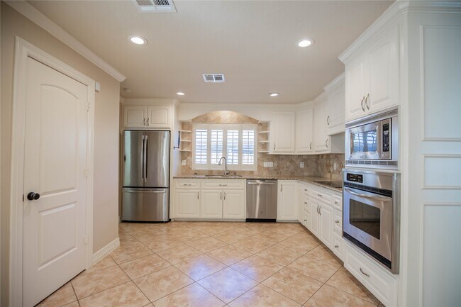 Building Photo - 1627 Fall Valley Dr