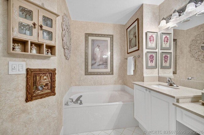 Building Photo - 12418 Crystal Pointe Dr