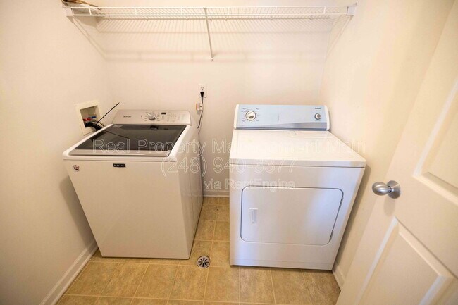 Building Photo - 264 E Palmer St