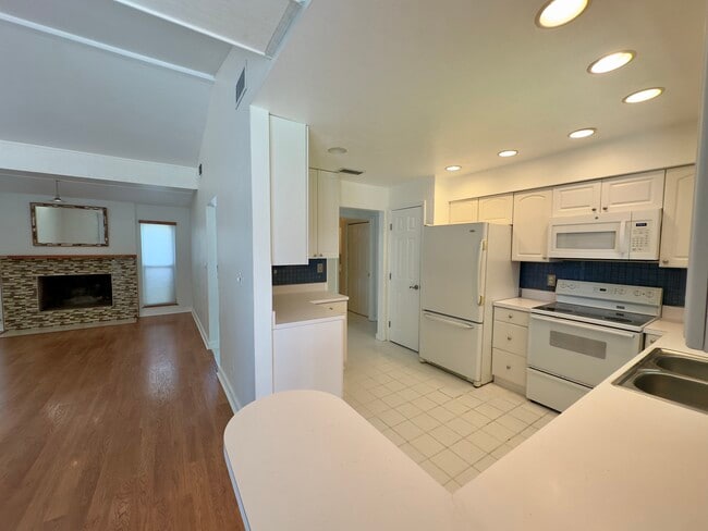 Building Photo - 8108 SW 56th Ave