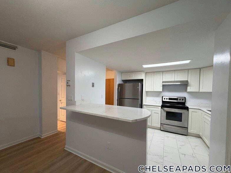 Building Photo - 165 Cottage St