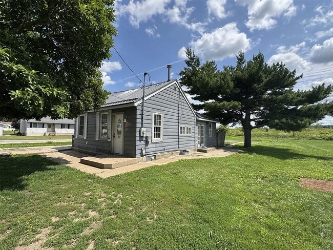 Building Photo - Cozy 2-Bedroom Cedar Rapids Home With Large Yard!