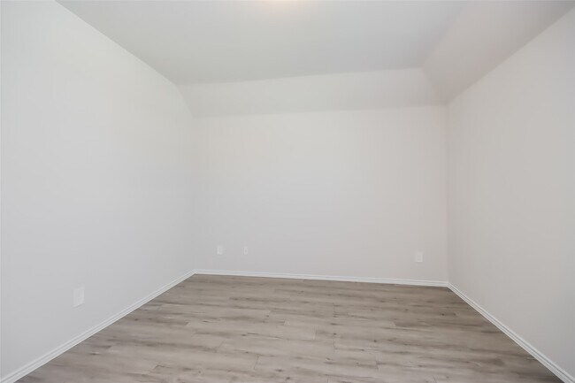 Building Photo - 4934 Sweet Chestnut Ln