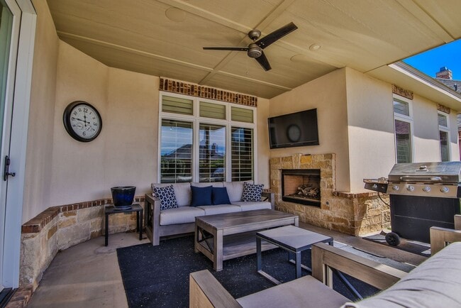 Building Photo - Stunning 4-Bedroom Luxury Home with Resort-Style Pool in Prestigious Oakmont Estates – Available ...