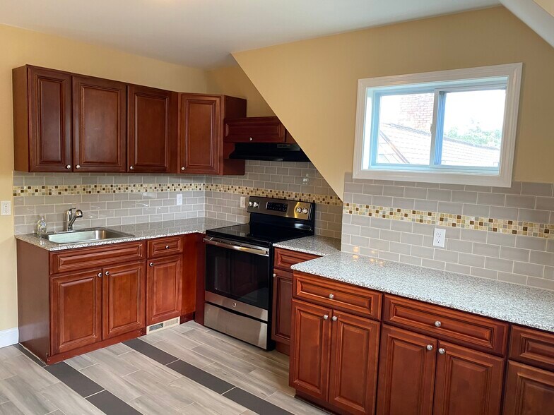 Kitchen - 149 Lincoln St