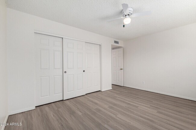 Building Photo - 3025 E Woodland Dr