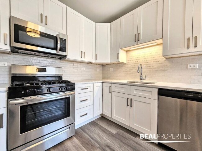 Building Photo - 1 bedroom in CHICAGO IL 60613