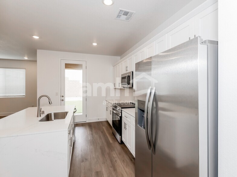 Building Photo - 9486 Aldersyde Dr