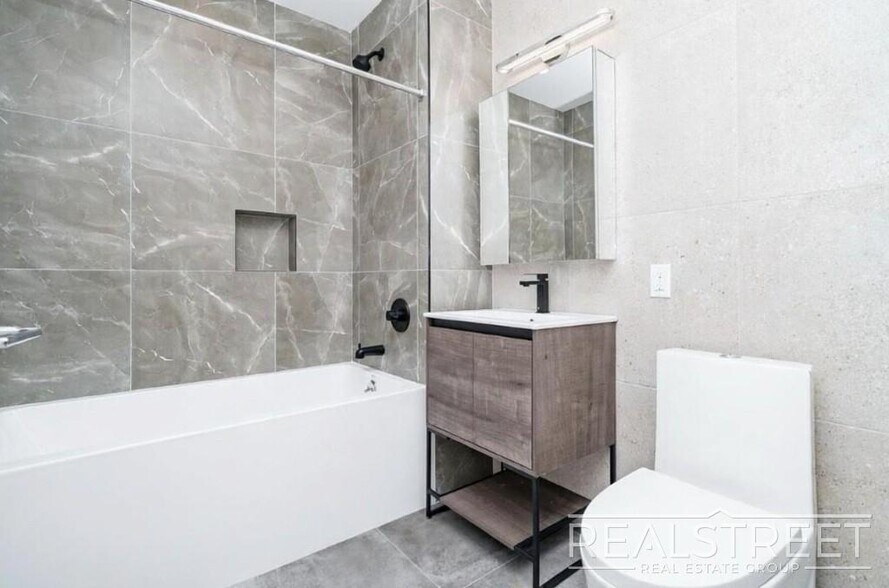 Building Photo - Bedford Avenue