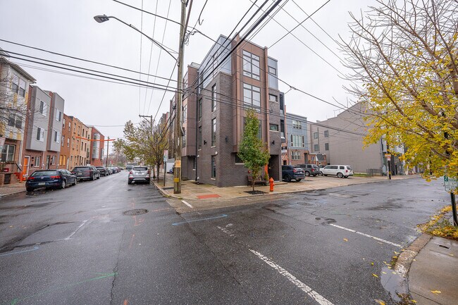 Building Photo - 769 N Uber St