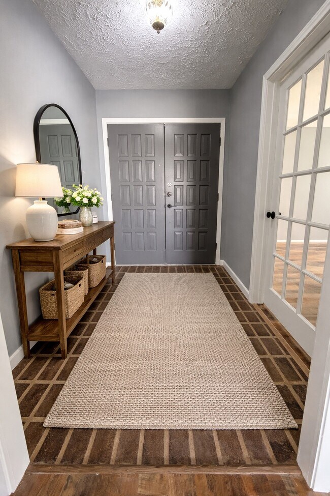 Building Photo - 703 Bayview Dr