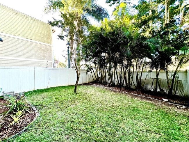 Building Photo - 95-60 Waikalani Dr