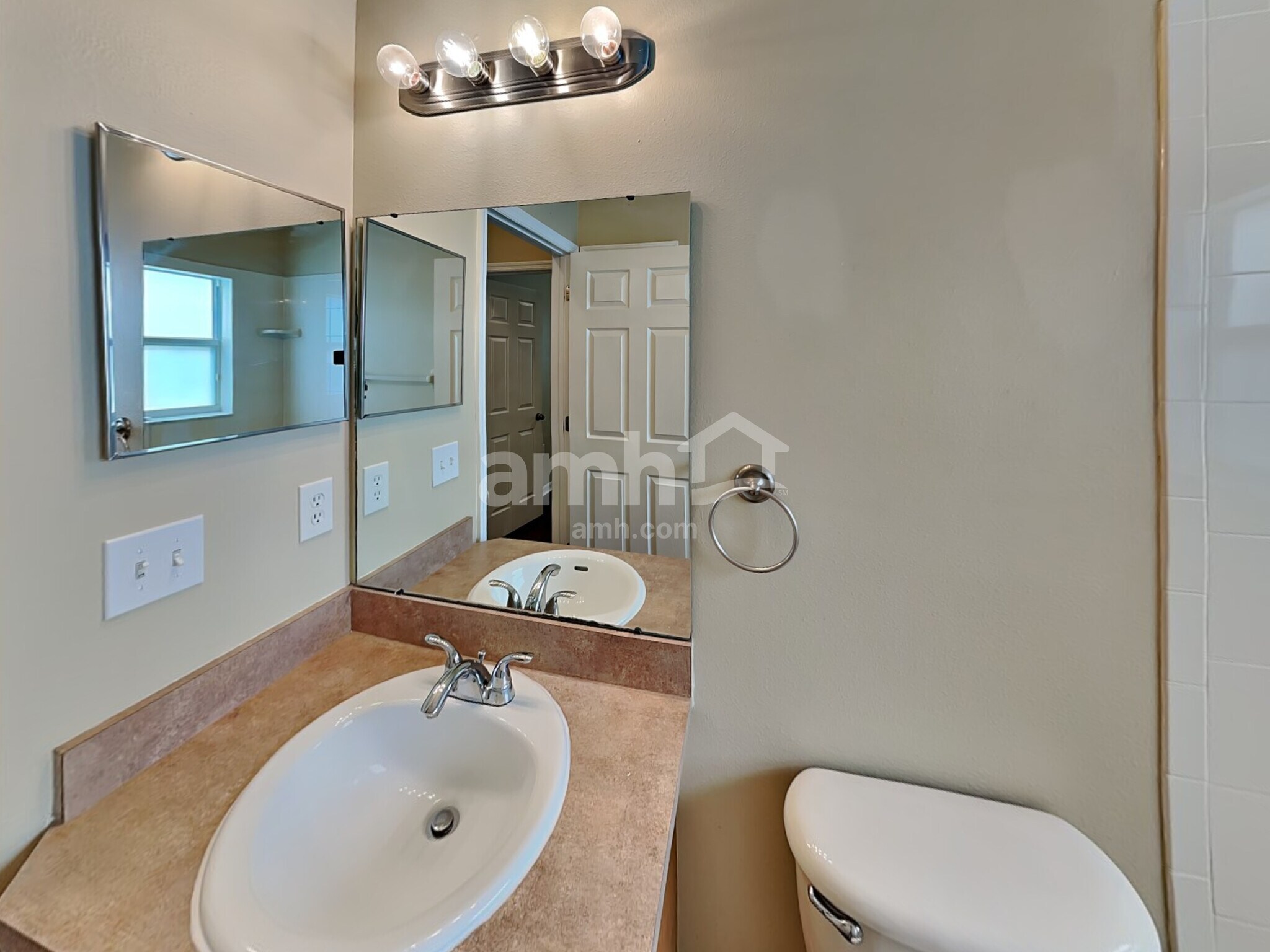 Building Photo - 15505 Martinmeadow Dr