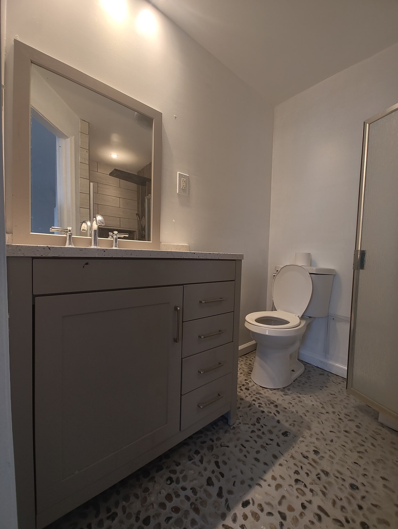 Master bathroom - 1624 E Mayland St