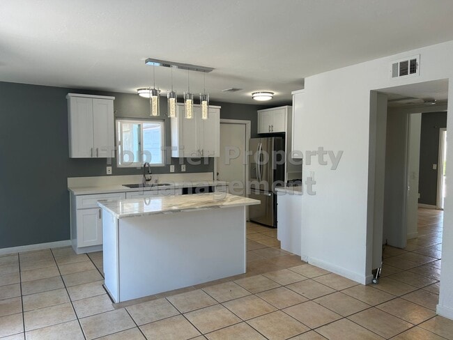 Building Photo - ***Charming 2 bed / 1 bath House in Oceans...