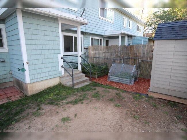 Building Photo - 2185 44th St Apt C