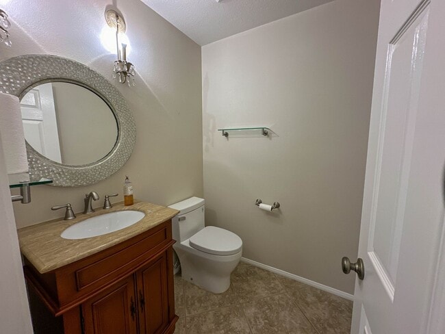 Building Photo - Single Story 3 Bedroom Home for Rent in Newhall!