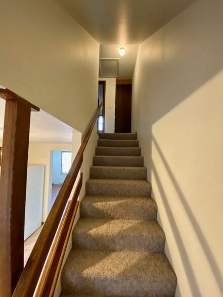 Building Photo - 610 12th Ave S