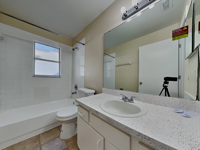 Building Photo - 11102 River Grove Dr