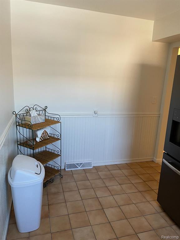 Building Photo - 24356 E River Rd