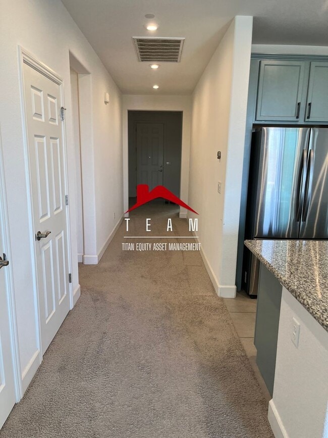 Building Photo - Great single story home with solar