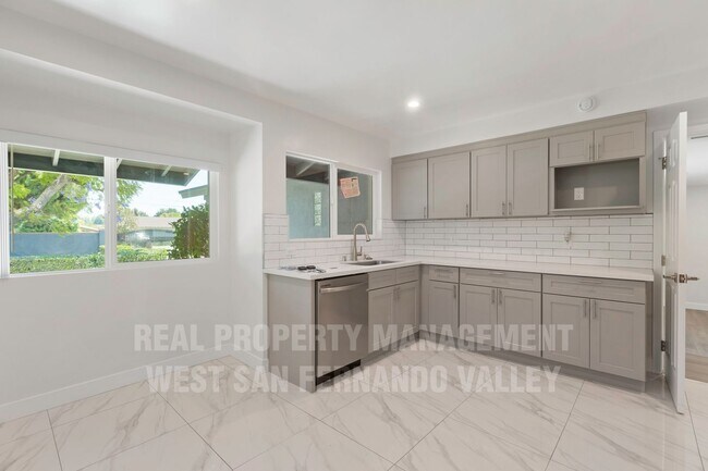 Building Photo - Beautifully Remodeled Single Family Home with Pool